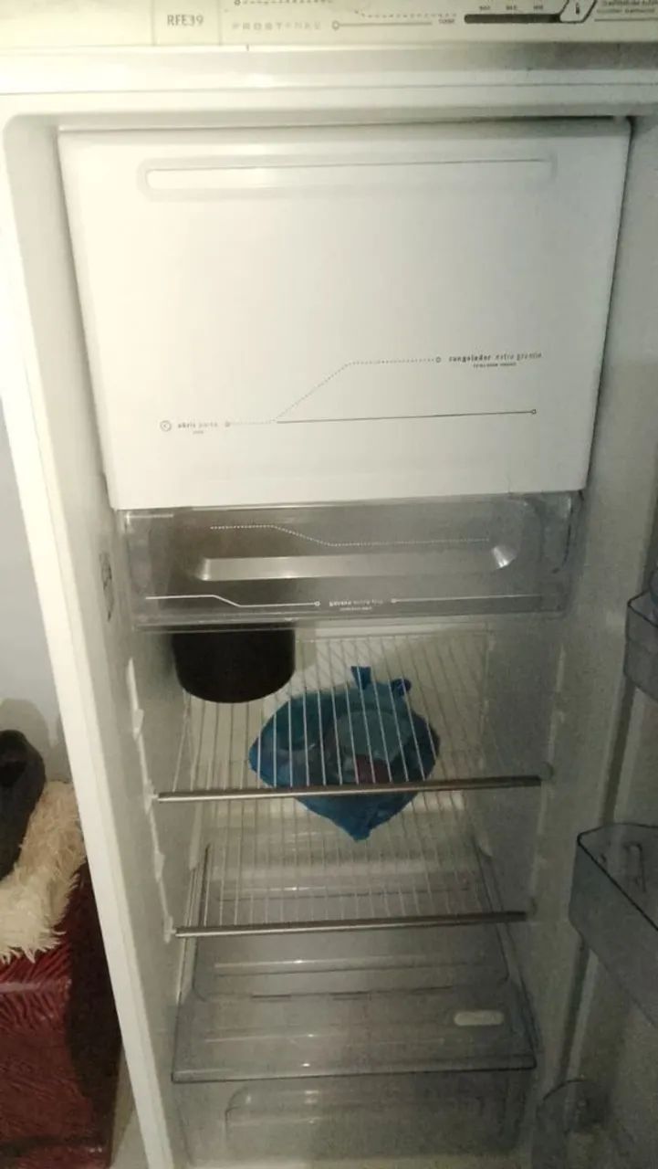 Geladeira usada, mais funciona tudo perfeitamente  - Foto 3