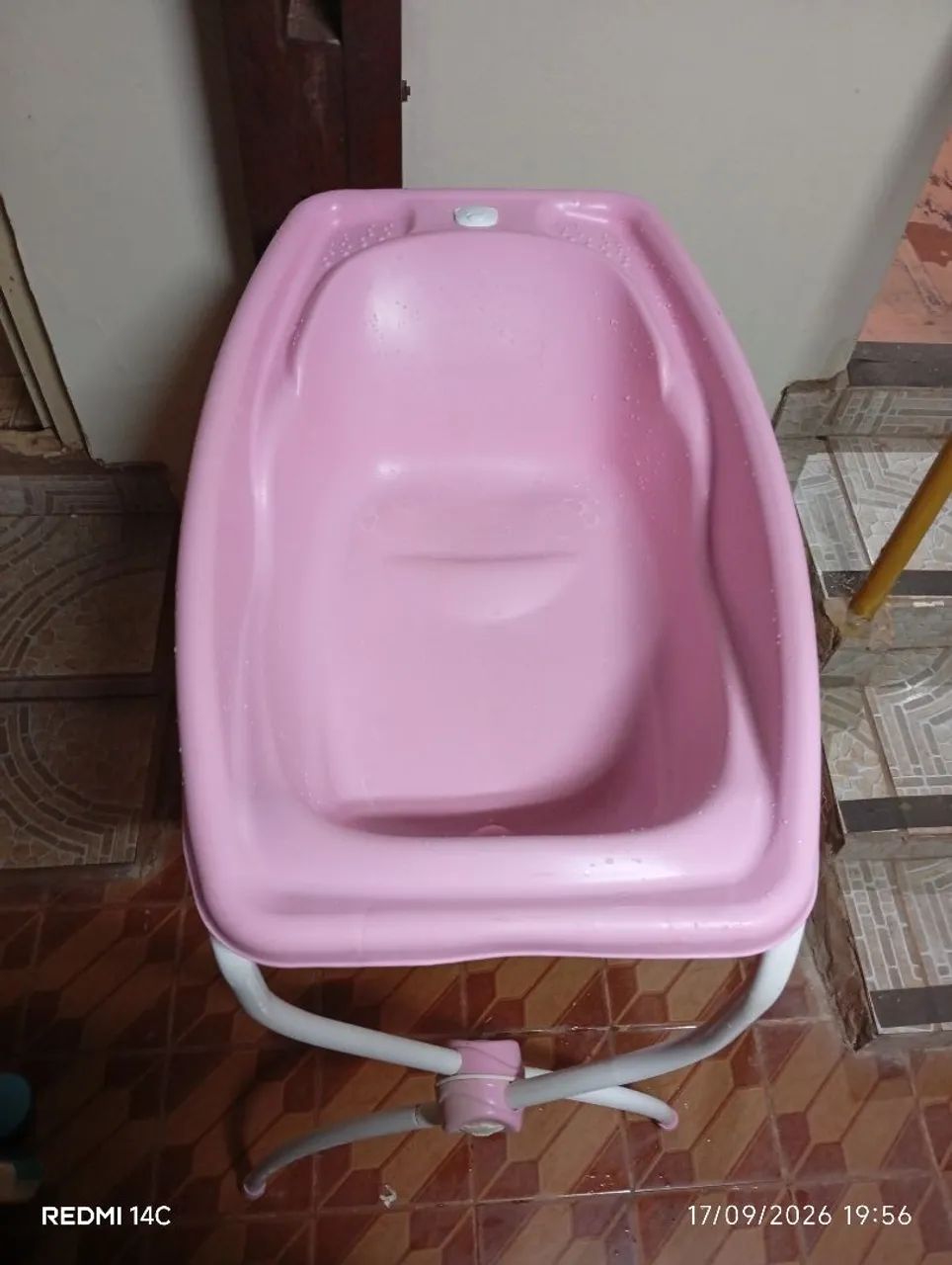 Banheira infantil com suporte. - Foto 3