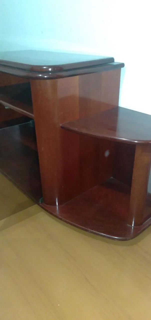 Rack Giratório em mogno.
