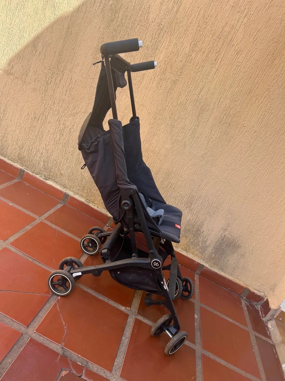 Carrinho de Bebê Ultra Compacto GB Pockit - Excelente Estado - Foto 2
