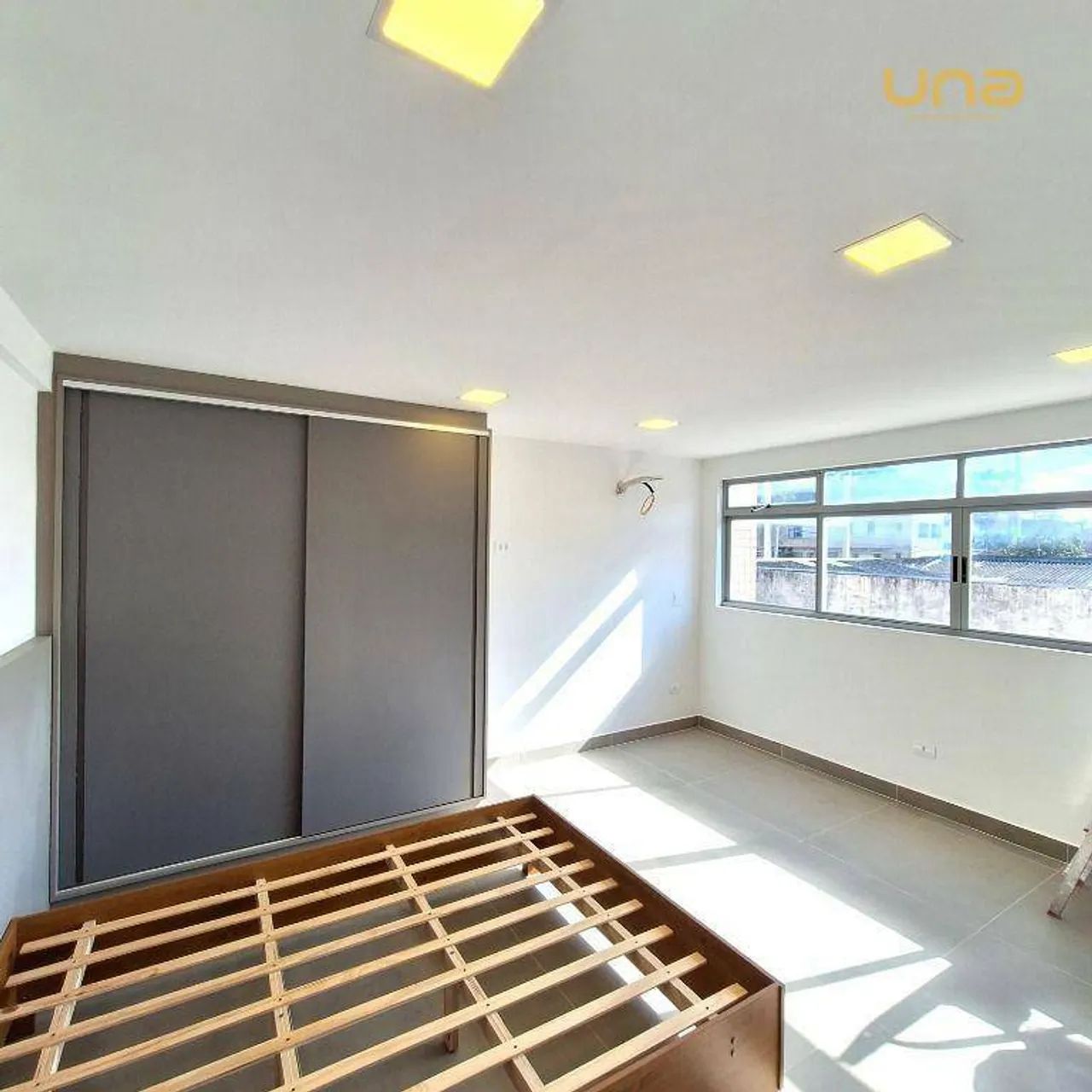 Studio Mobiliado e Equipado com 34m² | 50m do Shopping Muller | Centro Cívico