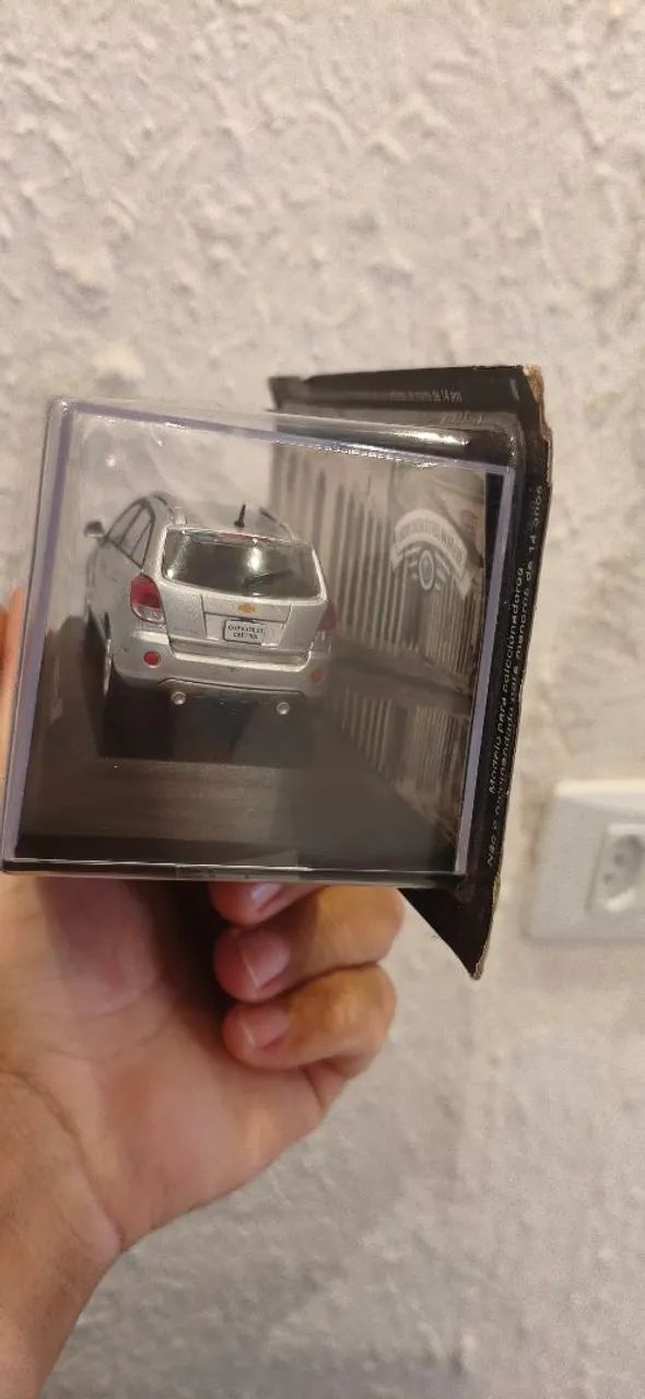 Miniatura Chevrolet Captiva 1/43 - Foto 3