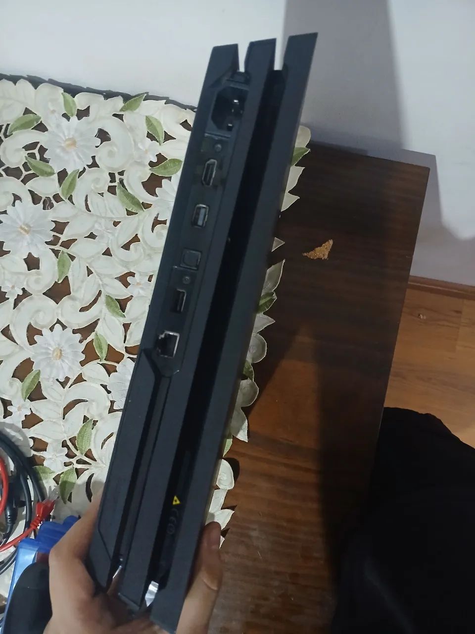 PS4 PRO COM 4 JOGOS  - Foto 2