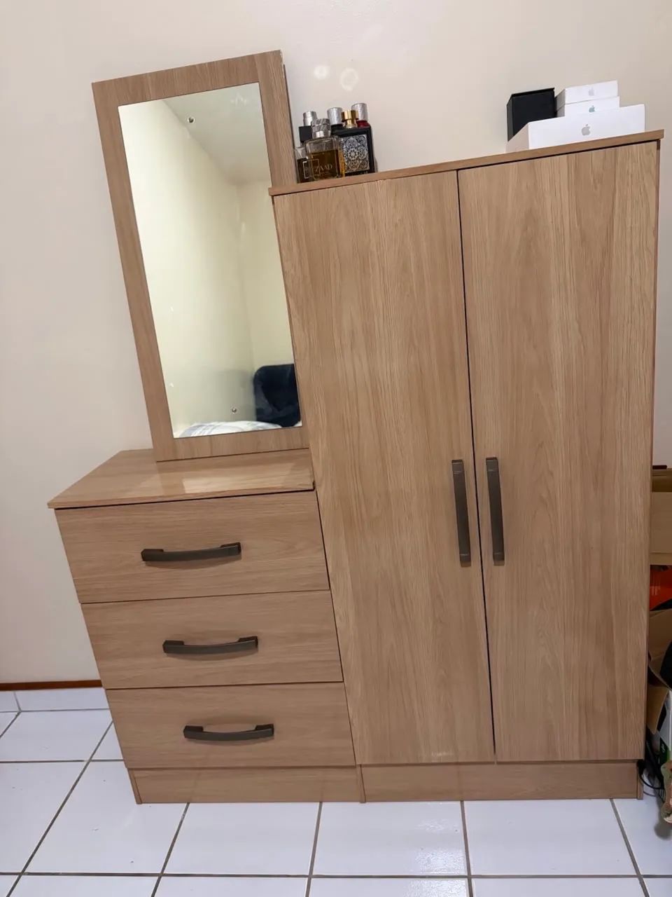 Vendo cômoda, Semi Nova. 