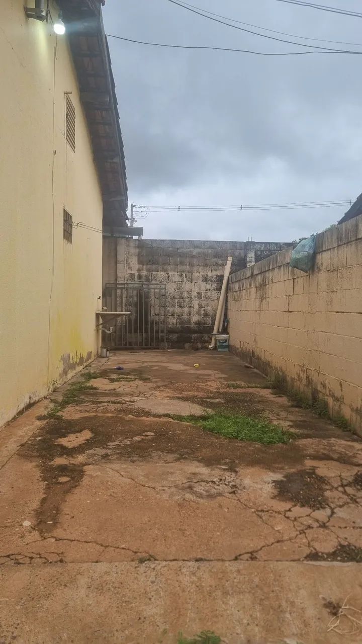 Alugo casa
