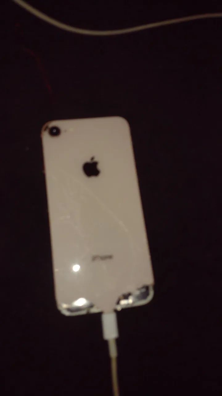 iPhone 8 trazera quebrada tela quebrada  - Foto 2