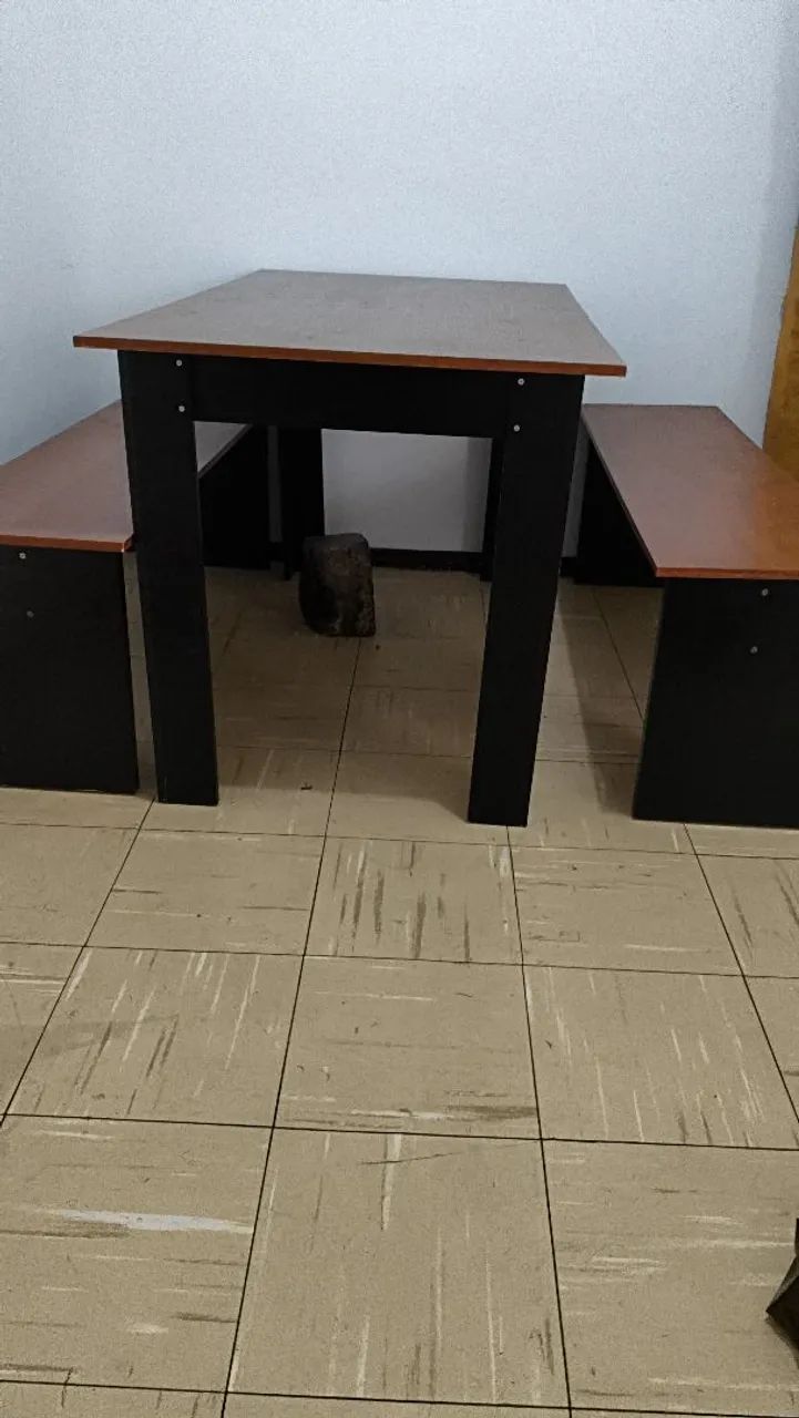Mesa com dois bancos.. - Foto 2
