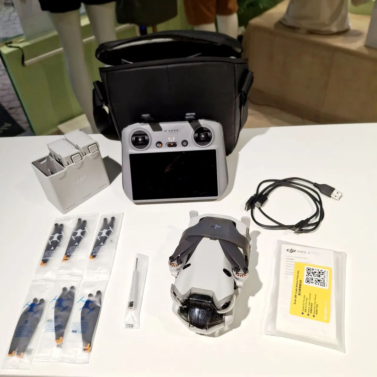 DJI Mini 4 Pro Fly More Combo RC 2 ? Nunca Usado