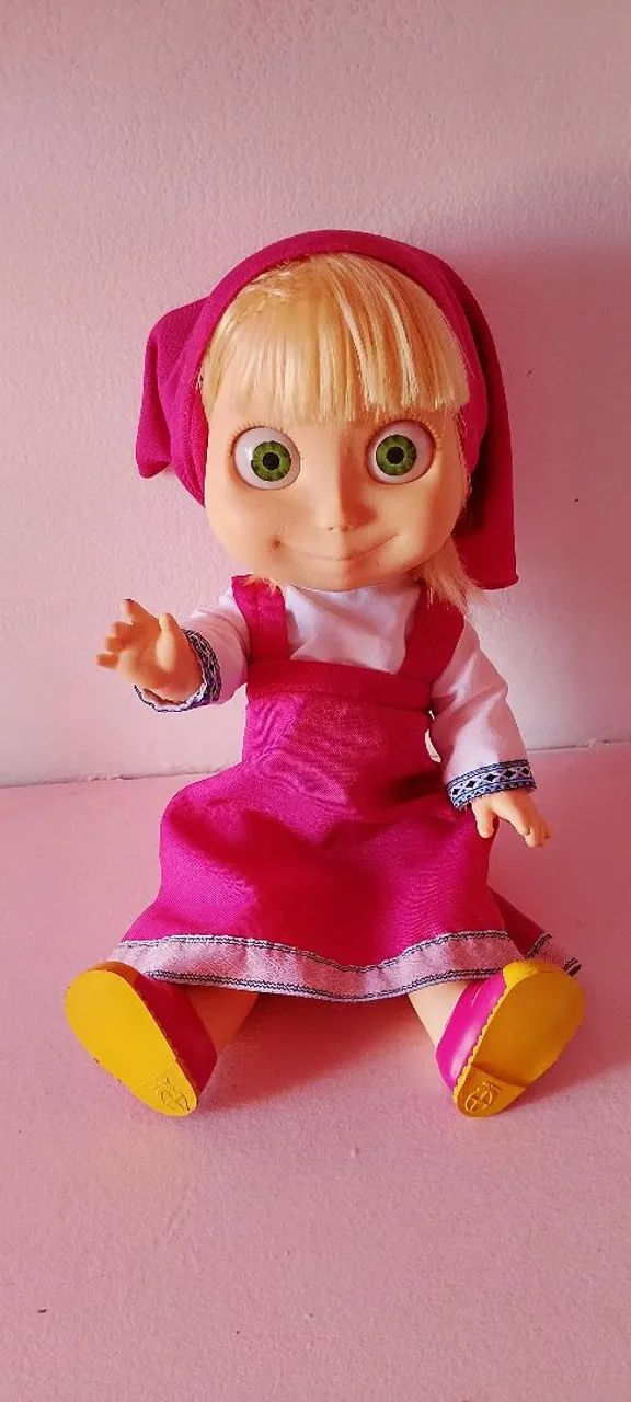 Boneca Masha que fala 7 frases. 34 cm