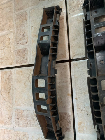 Par de guia traseira polaina vw saveiro g5/g6 original - Foto 3