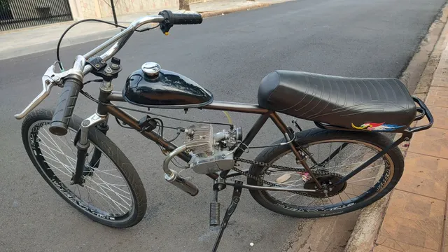 ROLÊ E MUITO GRAU DE BIKE MOTORIZADA NA CIDADE 