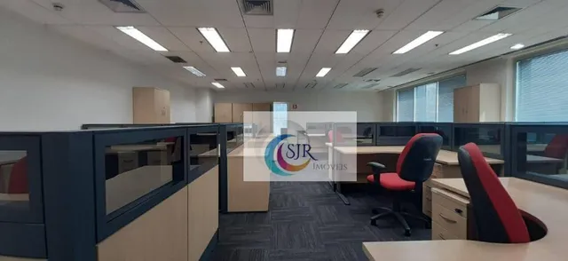 Sala com 293,32 - MOBILIADO Edifício com 25 andares, 10 elevadores, forro modular, serviço