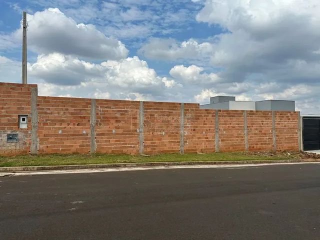 Venda de Terreno / Padrão na cidade de Araraquara