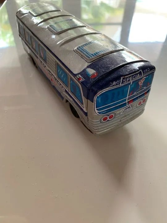 Ônibus Antigo em Lata