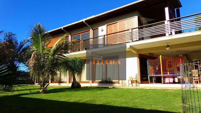 Deslumbrante casa com 4 dormitórios a pouquíssimos metros da Praia do Campeche