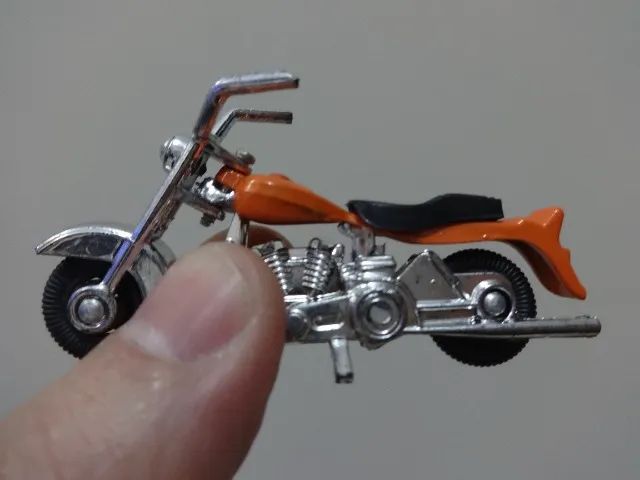 Lote com 2 motos em miniatura - Foto 2
