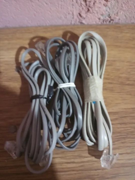 Cabo de rede e telefone 