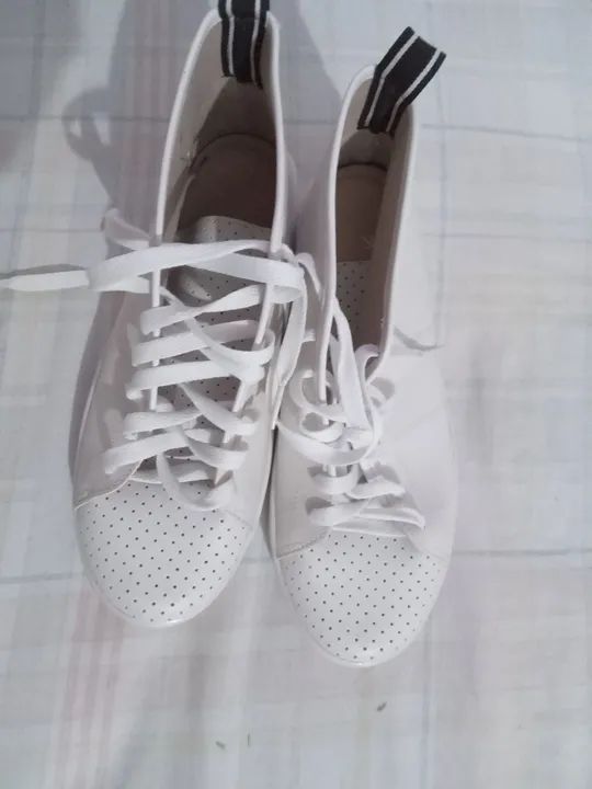 VENDE -SE TENIS CANO LONGO FEMININO  MOLECAú - Foto 2