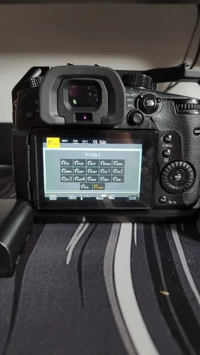Câmera Mirrorless Panasonic Lumix GH5 (Grava 4k60p) - Foto 4