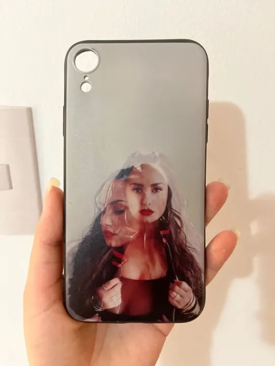 Capinha iPhone XR Demi Lovato 