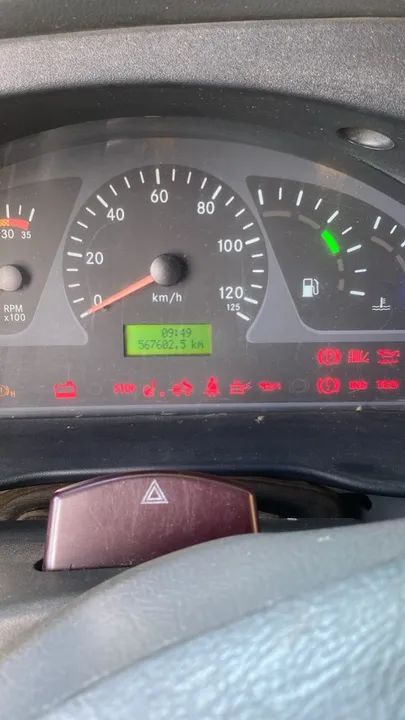 Vendo  Acello 915c 2011 com baú frigorífico canelado  - Foto 9