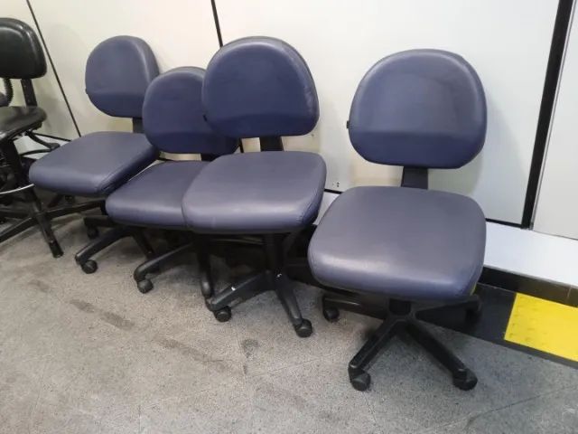 Cadeira de escritório giratória c/ rodas e s/ braços em Couro Ecológico / Aço Azul - Foto 4