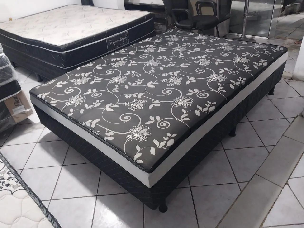 Vendo cama de casal, conjugada de espuma em excelente estado - Foto 3