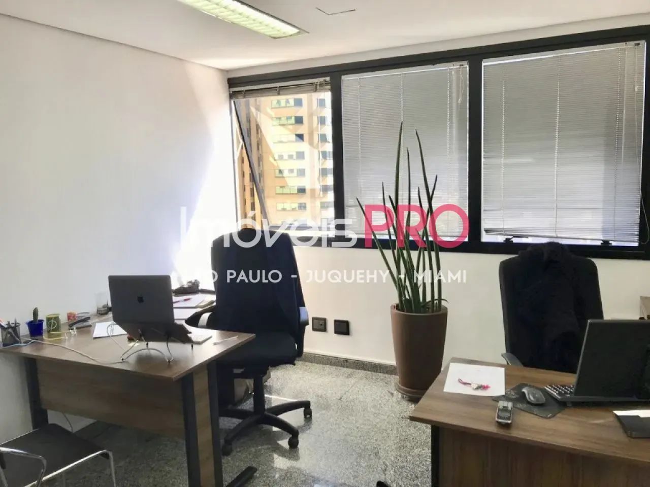 Conjunto de 47m² na Avenida Iraí e 1 vaga.