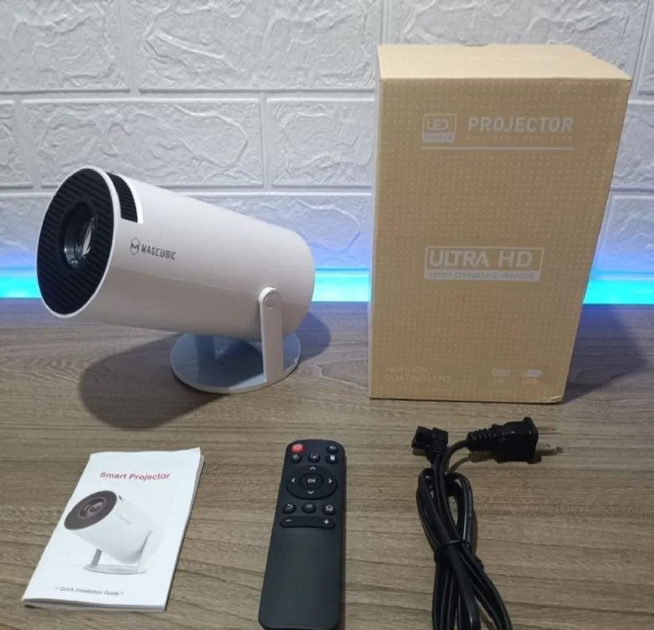 Projetor Portátil LED Ultra HD HY300 - Novo