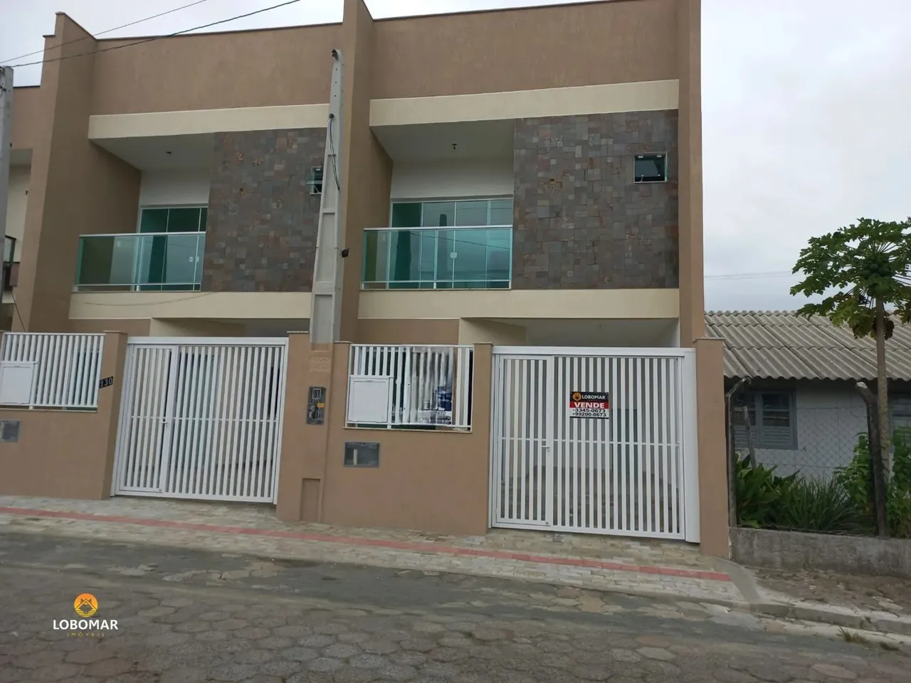 Sobrado com duas suítes, à apenas 200m do mar, à venda por R$ 720.000,00 - Armaç