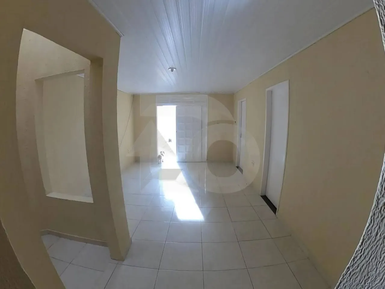 Casa Espaçosa com 3 Quartos, Vaga de Garagem e Sala Ampla no Bugio