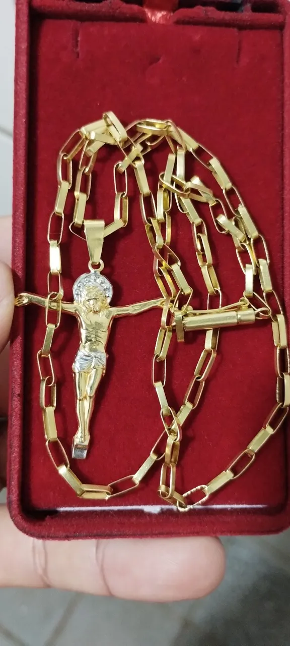 Corrente de Ouro com Pingente de Cristo