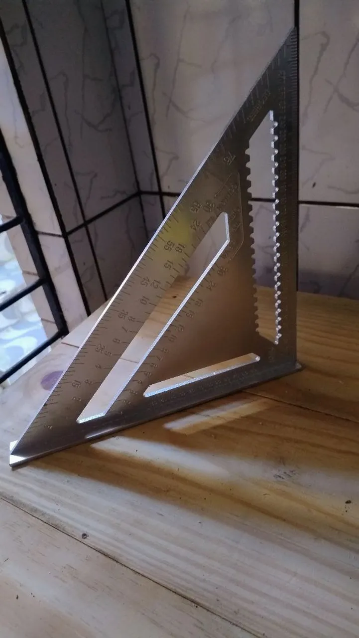 Esquadro de Alumínio para Marcenaria e Construção