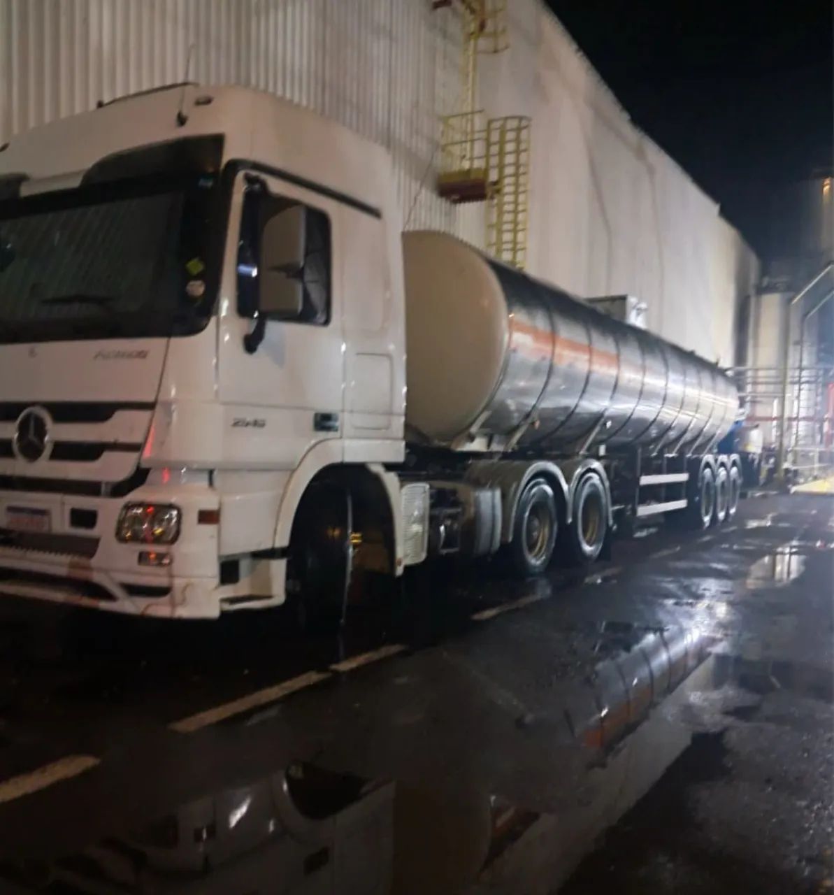 Caminhão Mercedes  2546 6x2