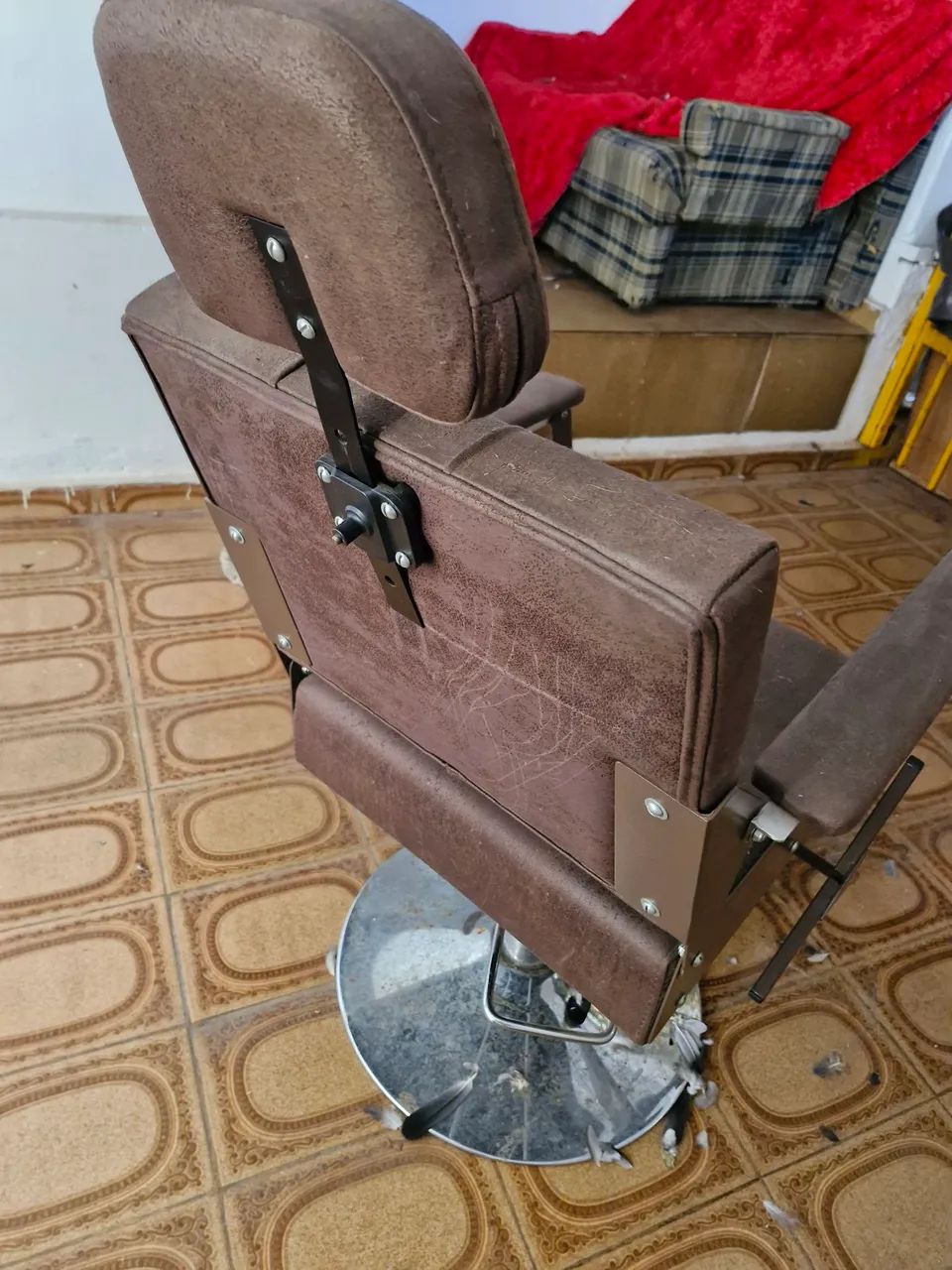 Vendo cadeira de barbeiro  - Foto 2