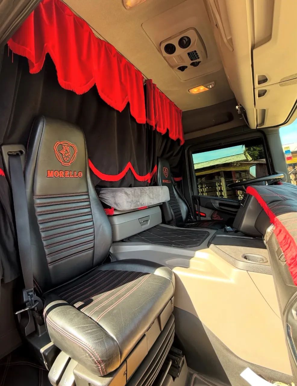 Caminhão  Scania P 320 Carroceria 2020 - Foto 5