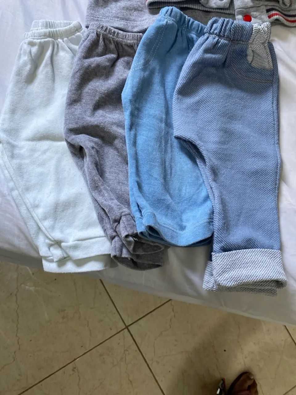 Lote de roupas infantis variadas - Foto 2