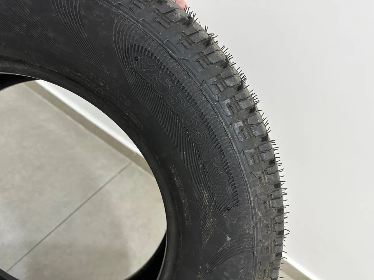 Jogo 4 pneus 225/ 65 R17 novo nunca usado 