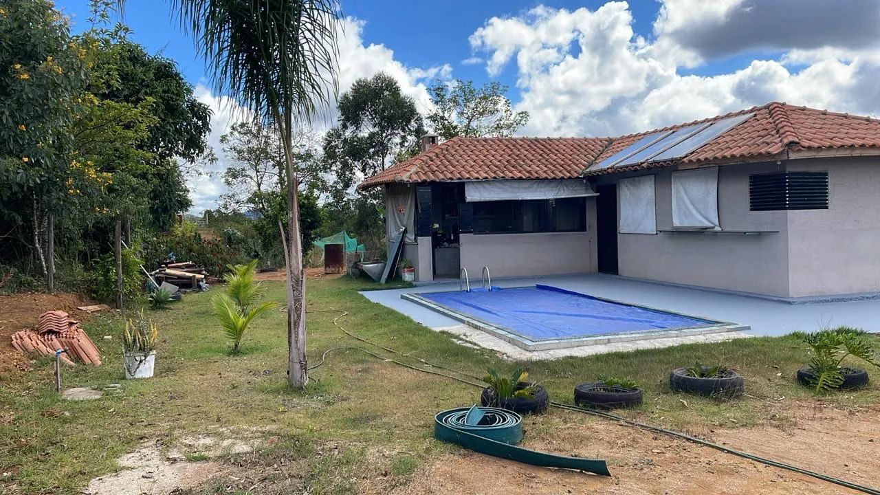 GRANJA COMPLETA À VENDA - TORREÕES (Recanto da Cachoeira)