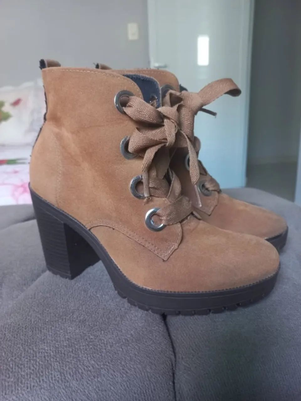 BOTA BONITA QUALIDADE EXCELENTE ÓTIMO MATERIAL