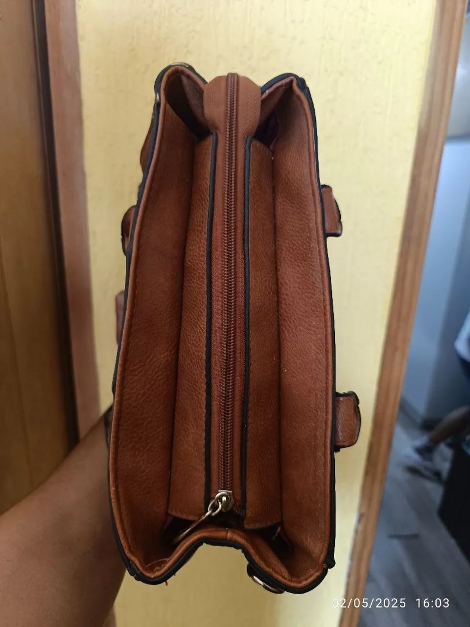Bolsa de mão Rebecca Bonbon marrom - Foto 5
