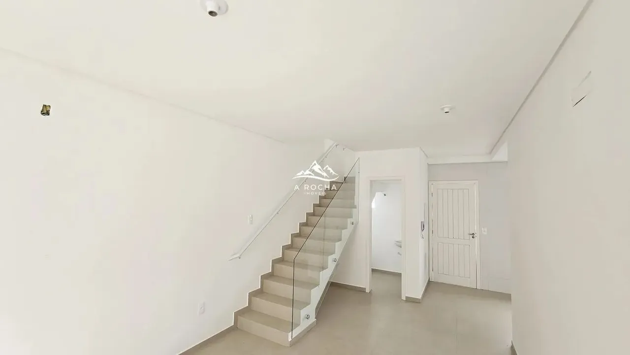 SOBRADOS NOVOS NA NOVA PALHOÇA - COM 02 SUÍTES E EXCELENTE ACABAMENTO.