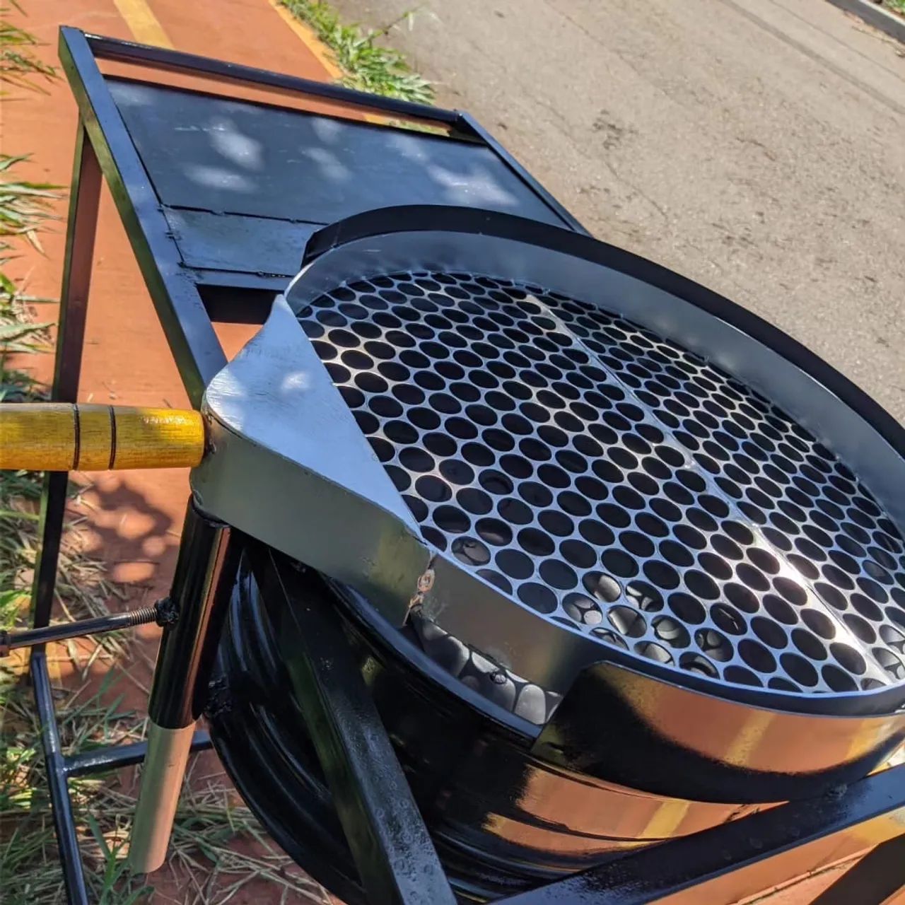 Churrasqueira aro 18 com pedra de mármore  - Foto 4