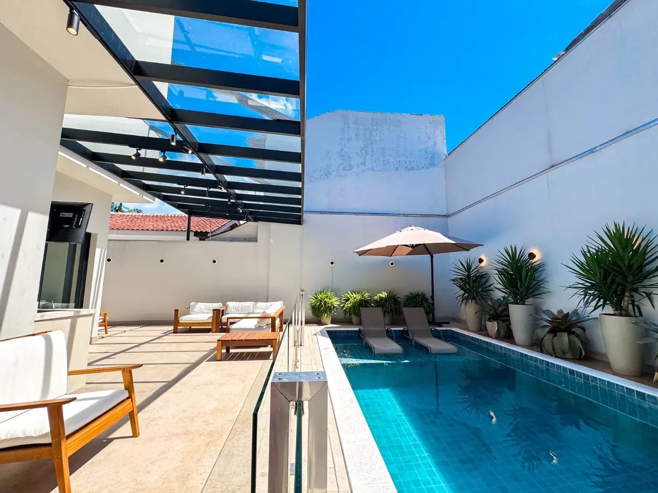 Casa MOBILIADA de alto padrão à venda no Canto do Forte, praia grande, São Paulo!