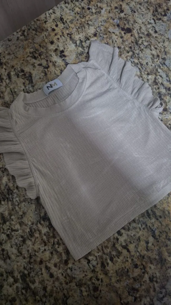 Blusa feminina com babados