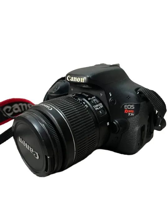 Câmera digital Canon EOS Rebel T3i com 18 megapixels. Sensor: cmos, aps-c (22,3 x 14,9 mm)