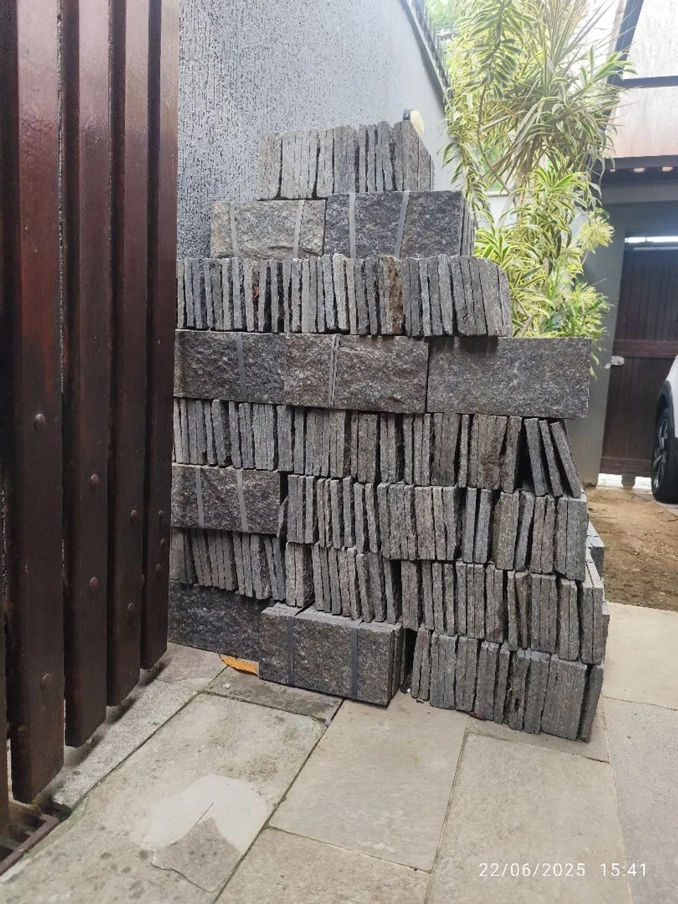 Pedras para Revestimento de Pisos e Muros