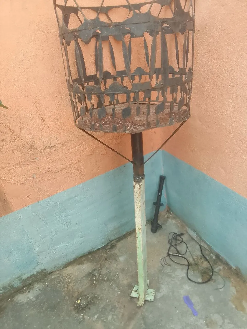 Lixeira de ferro grosso