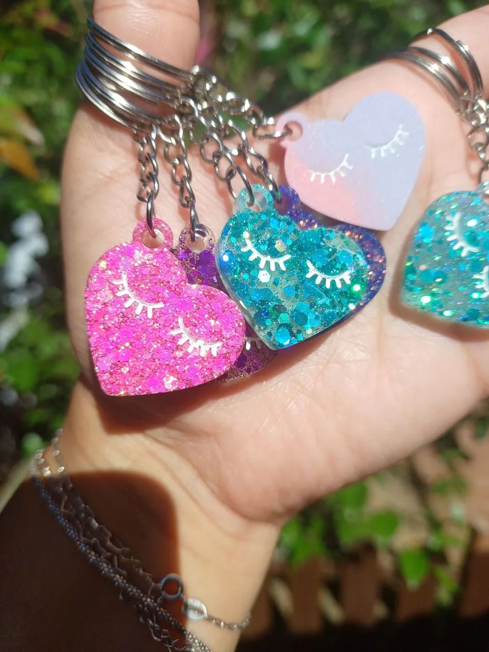 Kit 10 Chaveiros de Resina Coração Cílios  - Foto 4