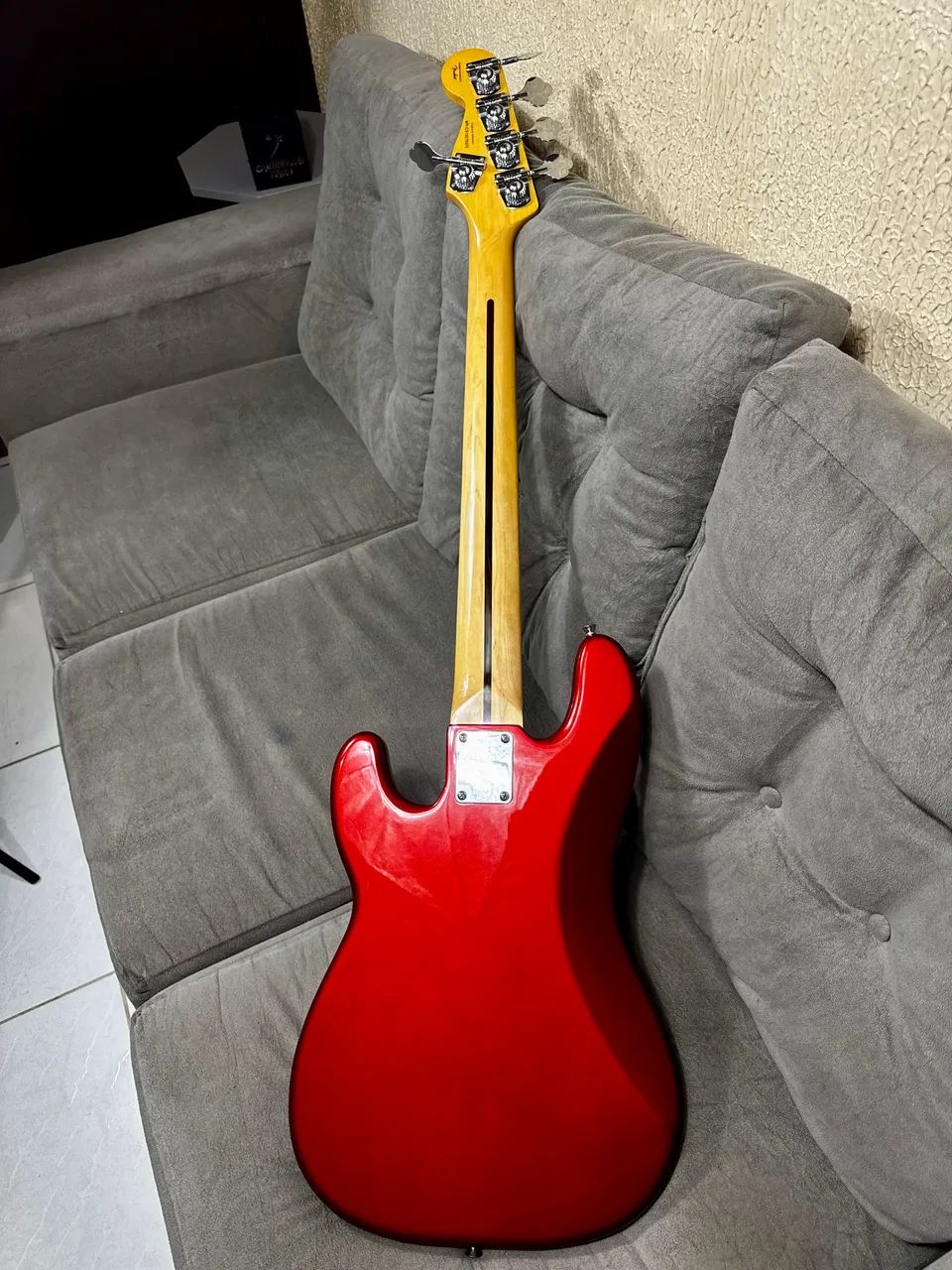 Baixo Squier fender Precision Modified 5 cordas raro candy red  - Foto 5